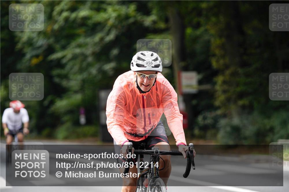 14.09.2025 - Stadtparktriathlon Michael Burmester http://msf.ph/oto/8912214 14.09.2025 11:30:13 Radfahren 828, 870, 918, 921, 939, 955 meine-sportfotos.de