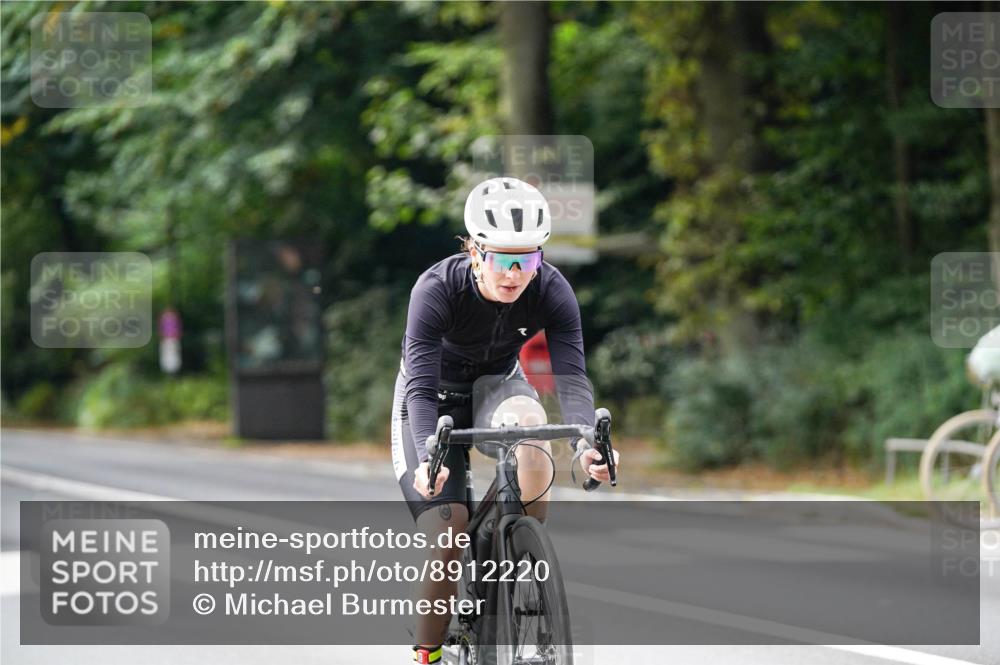 14.09.2025 - Stadtparktriathlon Michael Burmester http://msf.ph/oto/8912220 14.09.2025 11:30:25 Radfahren 927, 939, 963 meine-sportfotos.de