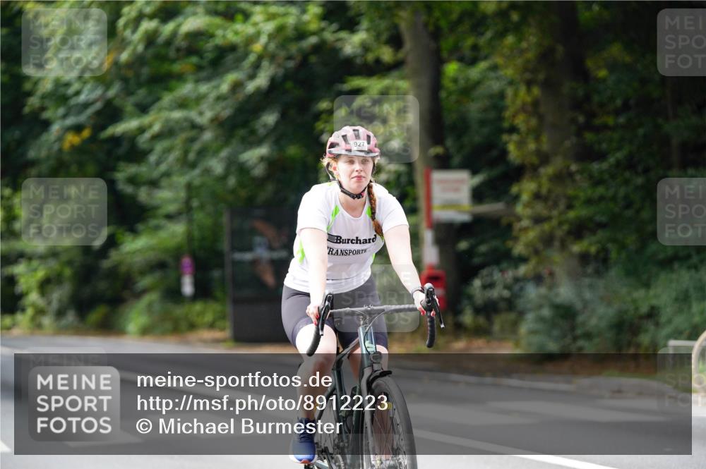 14.09.2025 - Stadtparktriathlon Michael Burmester http://msf.ph/oto/8912223 14.09.2025 11:30:27 Radfahren 822, 927, 960, 963 meine-sportfotos.de