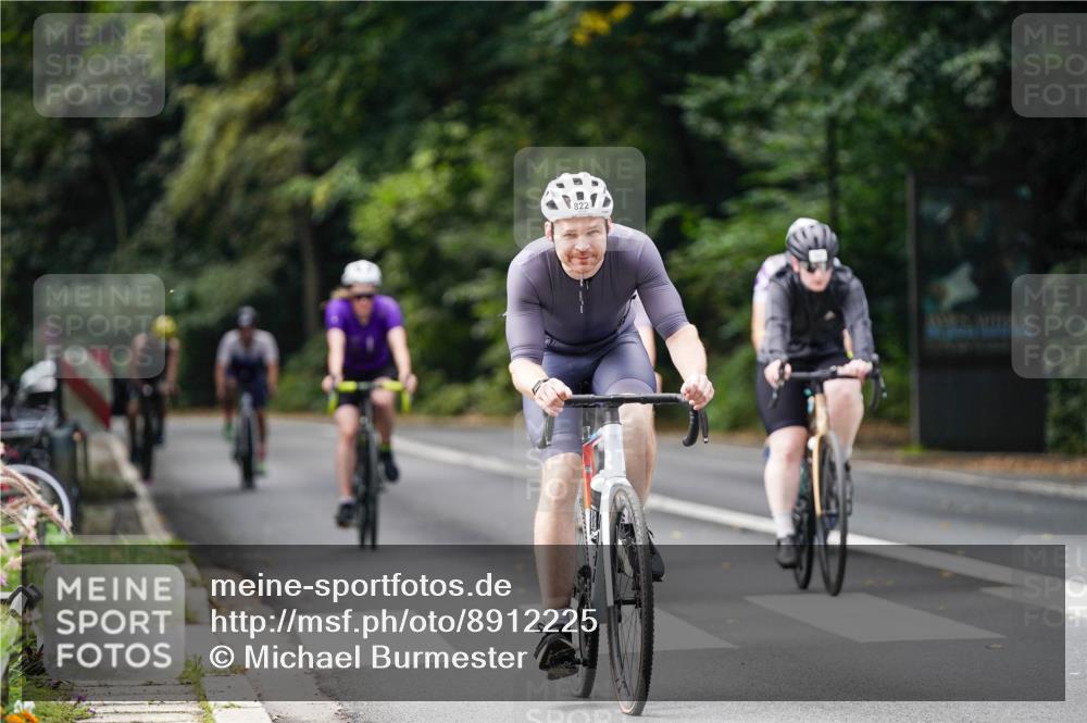 14.09.2025 - Stadtparktriathlon Michael Burmester http://msf.ph/oto/8912225 14.09.2025 11:30:33 Radfahren 822, 829, 850, 855, 927, 952, 960, 1014 meine-sportfotos.de