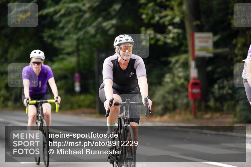 14.09.2025 - Stadtparktriathlon Michael Burmester http://msf.ph/oto/8912229 14.09.2025 11:30:35 Radfahren 822, 829, 850, 855, 952, 960, 1014 meine-sportfotos.de