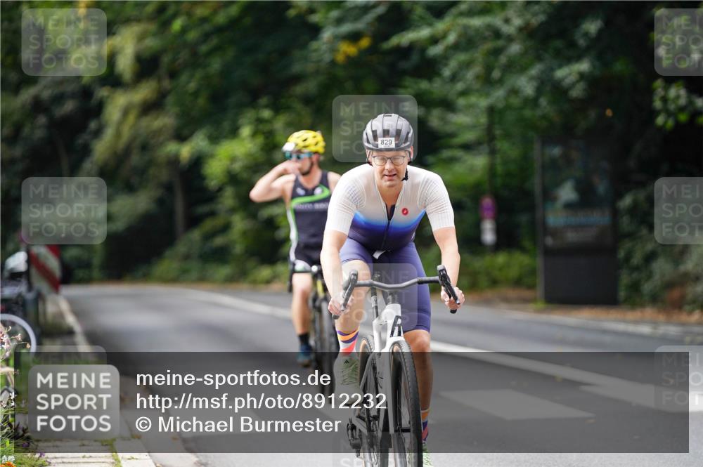 14.09.2025 - Stadtparktriathlon Michael Burmester http://msf.ph/oto/8912232 14.09.2025 11:30:38 Radfahren 822, 829, 850, 855, 952, 960, 1014 meine-sportfotos.de