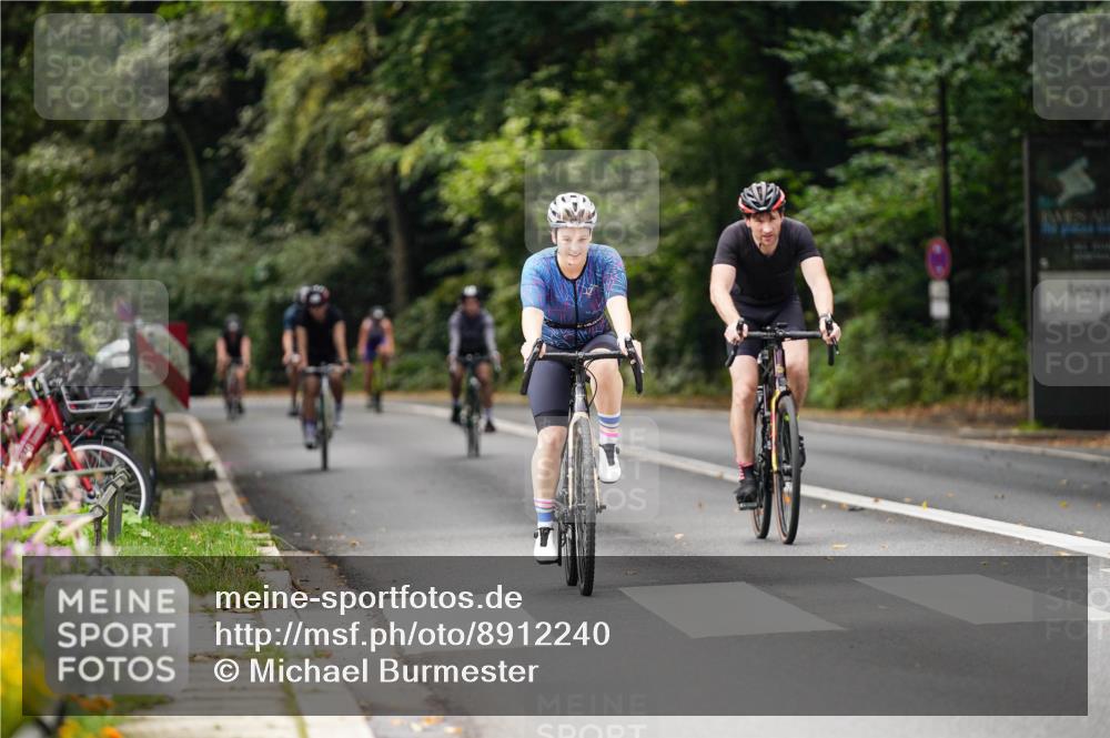 14.09.2025 - Stadtparktriathlon Michael Burmester http://msf.ph/oto/8912240 14.09.2025 11:30:54 Radfahren 862, 882, 929, 945, 964, 987, 998 meine-sportfotos.de