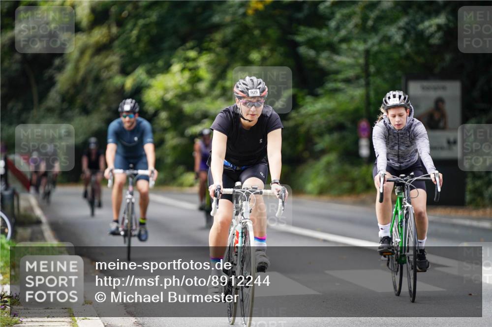 14.09.2025 - Stadtparktriathlon Michael Burmester http://msf.ph/oto/8912244 14.09.2025 11:30:59 Radfahren 862, 882, 929, 945, 957, 964, 987 meine-sportfotos.de