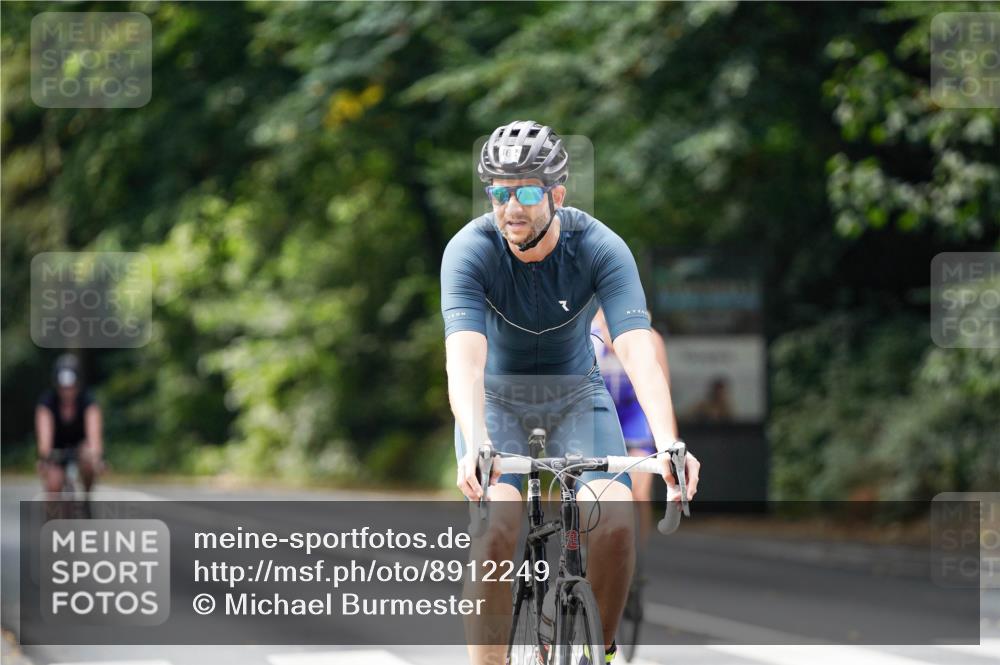 14.09.2025 - Stadtparktriathlon Michael Burmester http://msf.ph/oto/8912249 14.09.2025 11:31:02 Radfahren 862, 882, 920, 929, 945, 957, 964, 987 meine-sportfotos.de
