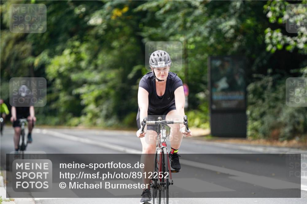 14.09.2025 - Stadtparktriathlon Michael Burmester http://msf.ph/oto/8912252 14.09.2025 11:31:05 Radfahren 862, 920, 929, 957, 964, 987 meine-sportfotos.de