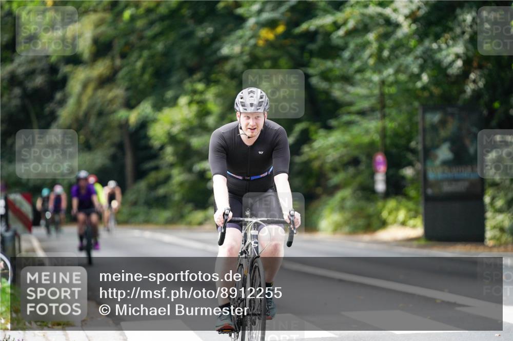 14.09.2025 - Stadtparktriathlon Michael Burmester http://msf.ph/oto/8912255 14.09.2025 11:31:08 Radfahren 862, 920, 957, 972, 987, 1007 meine-sportfotos.de