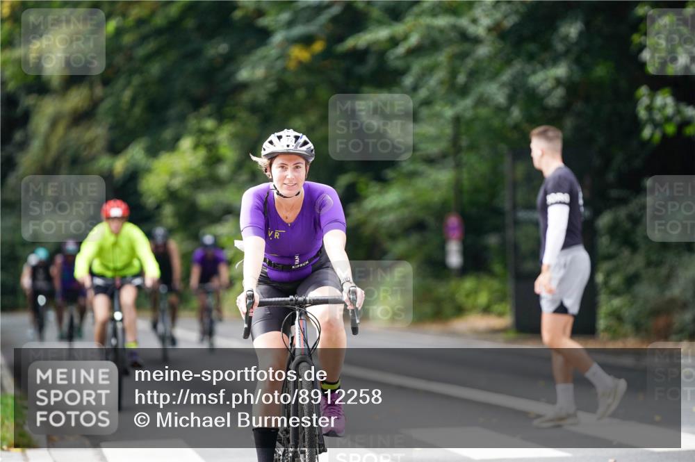 14.09.2025 - Stadtparktriathlon Michael Burmester http://msf.ph/oto/8912258 14.09.2025 11:31:13 Radfahren 858, 886, 920, 943, 972, 1007 meine-sportfotos.de
