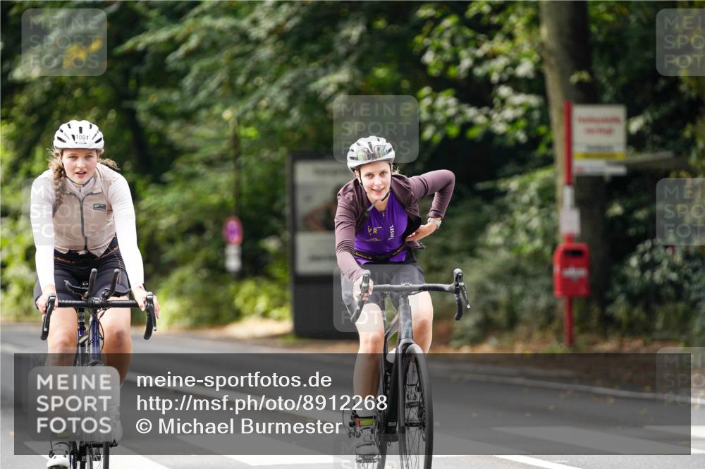 14.09.2025 - Stadtparktriathlon Michael Burmester http://msf.ph/oto/8912268 14.09.2025 11:31:24 Radfahren 857, 886, 978, 1001, 1002 meine-sportfotos.de