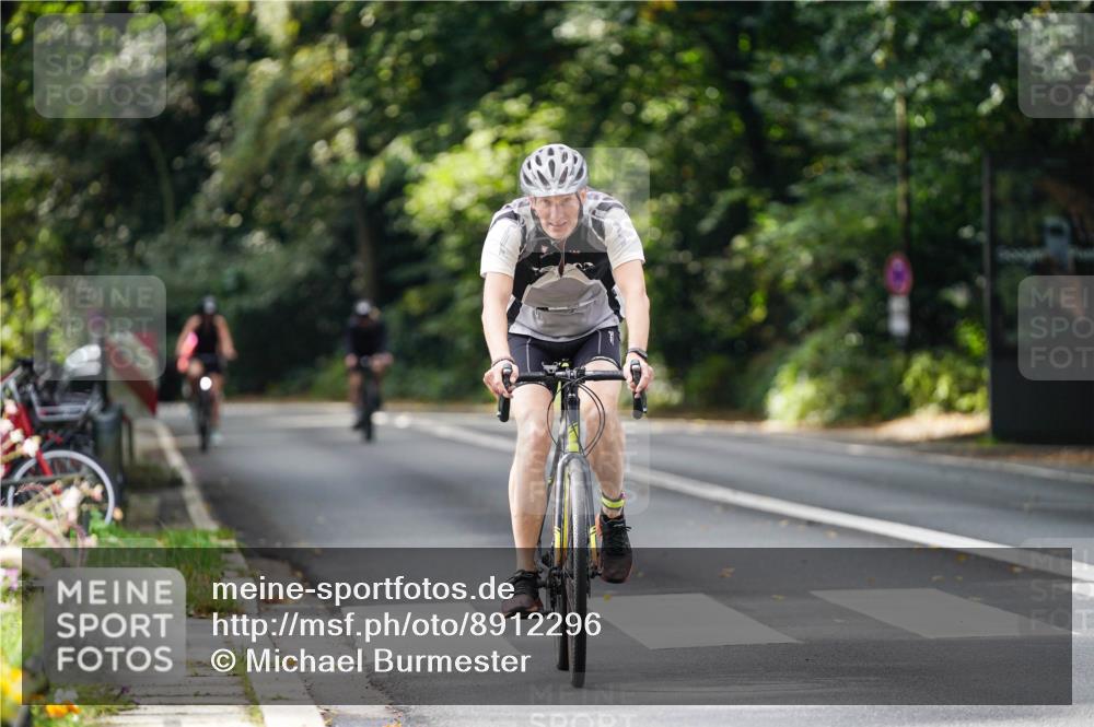 14.09.2025 - Stadtparktriathlon Michael Burmester http://msf.ph/oto/8912296 14.09.2025 11:32:06 Radfahren 877, 878, 900, 915, 966 meine-sportfotos.de