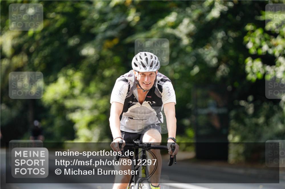 14.09.2025 - Stadtparktriathlon Michael Burmester http://msf.ph/oto/8912297 14.09.2025 11:32:07 Radfahren 877, 878, 900, 915, 966 meine-sportfotos.de