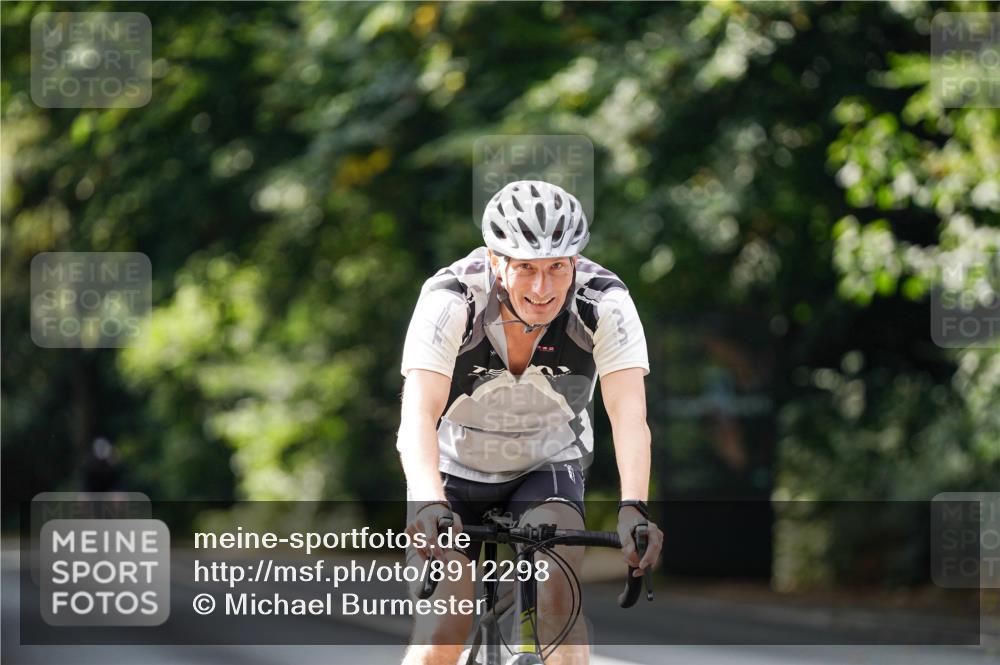 14.09.2025 - Stadtparktriathlon Michael Burmester http://msf.ph/oto/8912298 14.09.2025 11:32:07 Radfahren 877, 878, 900, 915, 966 meine-sportfotos.de