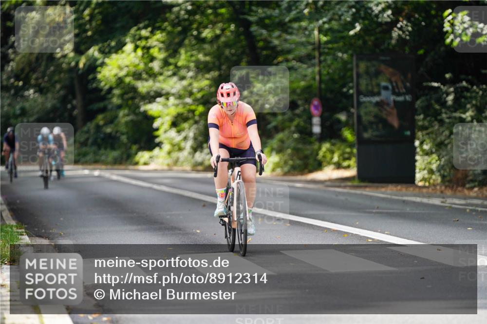 14.09.2025 - Stadtparktriathlon Michael Burmester http://msf.ph/oto/8912314 14.09.2025 11:32:38 Radfahren 950, 967, 986 meine-sportfotos.de