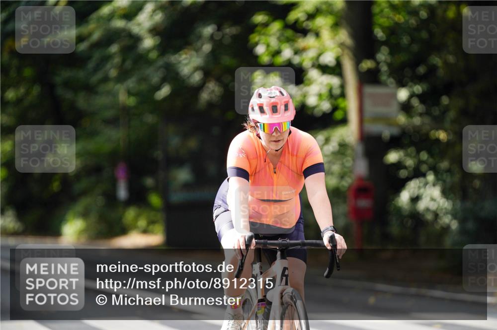 14.09.2025 - Stadtparktriathlon Michael Burmester http://msf.ph/oto/8912315 14.09.2025 11:32:40 Radfahren 936, 950, 967, 986 meine-sportfotos.de