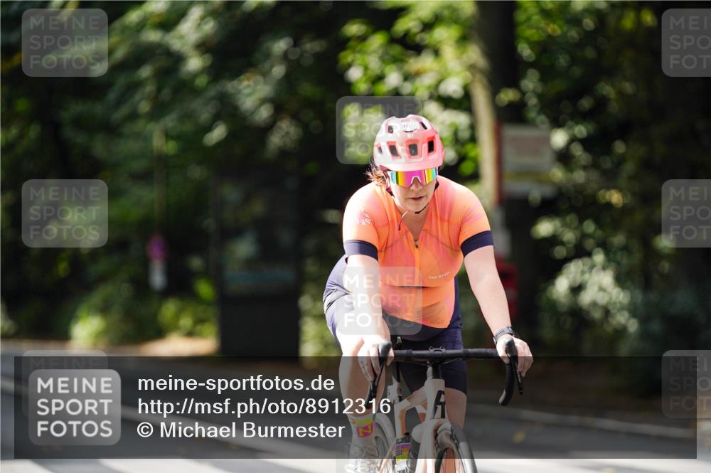 14.09.2025 - Stadtparktriathlon Michael Burmester http://msf.ph/oto/8912316 14.09.2025 11:32:40 Radfahren 936, 950, 967, 986 meine-sportfotos.de