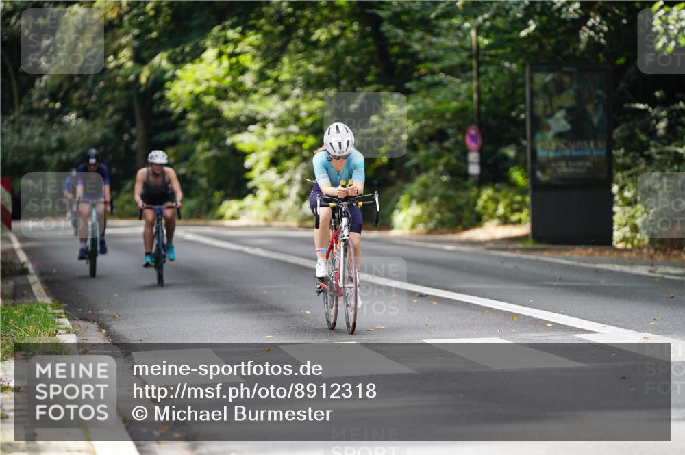 14.09.2025 - Stadtparktriathlon Michael Burmester http://msf.ph/oto/8912318 14.09.2025 11:32:43 Radfahren 936, 950, 967, 986 meine-sportfotos.de
