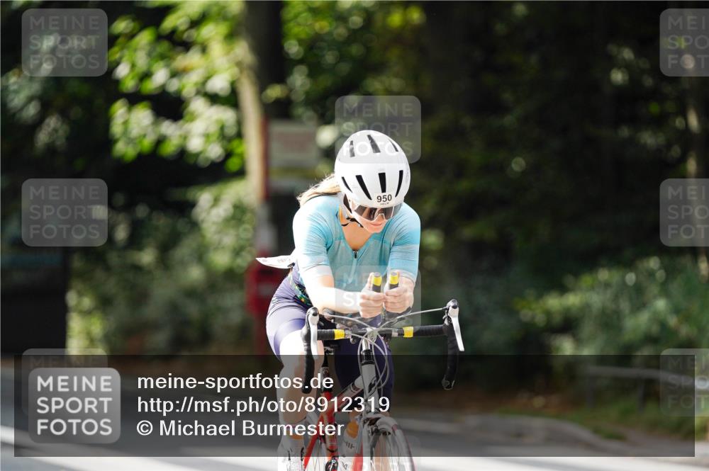 14.09.2025 - Stadtparktriathlon Michael Burmester http://msf.ph/oto/8912319 14.09.2025 11:32:45 Radfahren 936, 950, 967, 986 meine-sportfotos.de