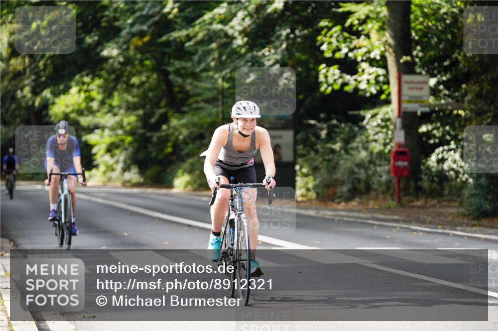 14.09.2025 - Stadtparktriathlon Michael Burmester http://msf.ph/oto/8912321 14.09.2025 11:32:46 Radfahren 936, 950, 967, 986, 994 meine-sportfotos.de