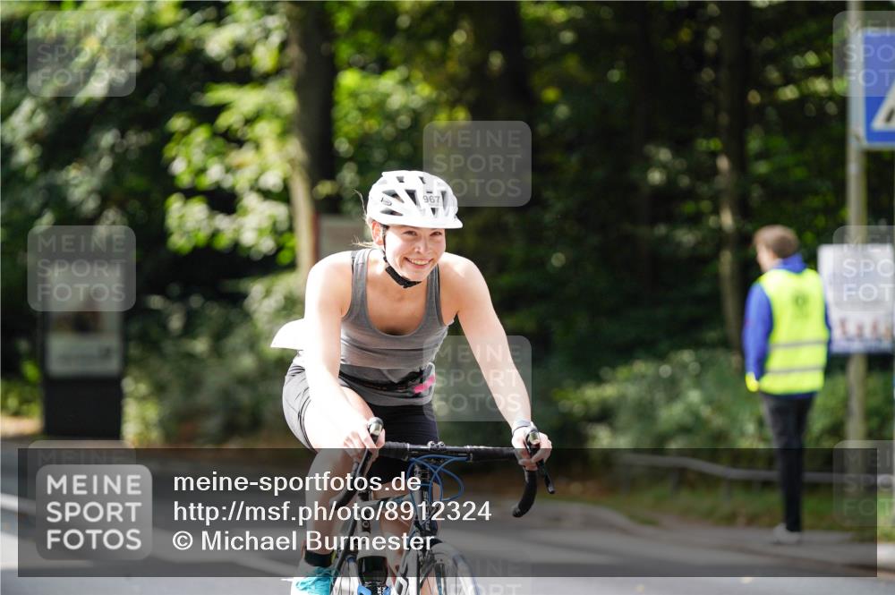 14.09.2025 - Stadtparktriathlon Michael Burmester http://msf.ph/oto/8912324 14.09.2025 11:32:47 Radfahren 936, 950, 967, 994 meine-sportfotos.de