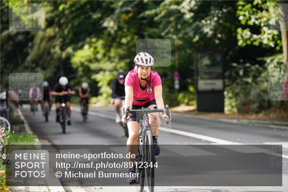 14.09.2025 - Stadtparktriathlon Michael Burmester http://msf.ph/oto/8912344 14.09.2025 11:33:21 Radfahren 824, 839, 946, 980, 992, 1005, 1008, 1011, 1067 meine-sportfotos.de