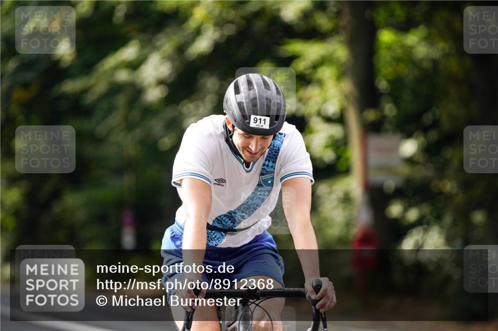 14.09.2025 - Stadtparktriathlon Michael Burmester http://msf.ph/oto/8912368 14.09.2025 11:34:03 Radfahren 911, 942, 1015, 1036 meine-sportfotos.de