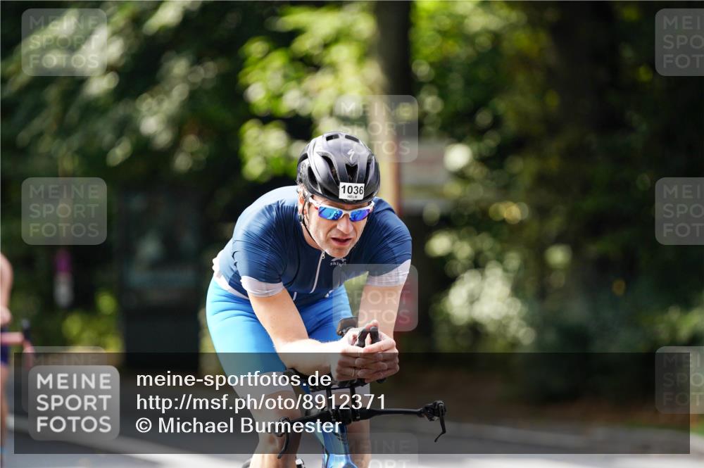 14.09.2025 - Stadtparktriathlon Michael Burmester http://msf.ph/oto/8912371 14.09.2025 11:34:07 Radfahren 911, 942, 1000, 1015, 1036 meine-sportfotos.de