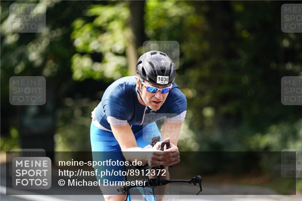 14.09.2025 - Stadtparktriathlon Michael Burmester http://msf.ph/oto/8912372 14.09.2025 11:34:08 Radfahren 911, 942, 1000, 1015, 1036 meine-sportfotos.de