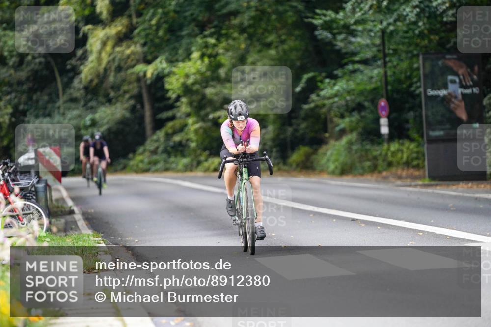 14.09.2025 - Stadtparktriathlon Michael Burmester http://msf.ph/oto/8912380 14.09.2025 11:34:24 Radfahren 926, 934, 935, 969 meine-sportfotos.de