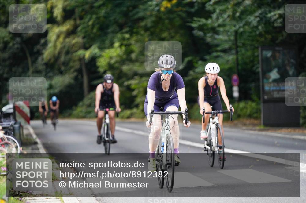 14.09.2025 - Stadtparktriathlon Michael Burmester http://msf.ph/oto/8912382 14.09.2025 11:34:31 Radfahren 902, 926, 934, 969, 1035 meine-sportfotos.de