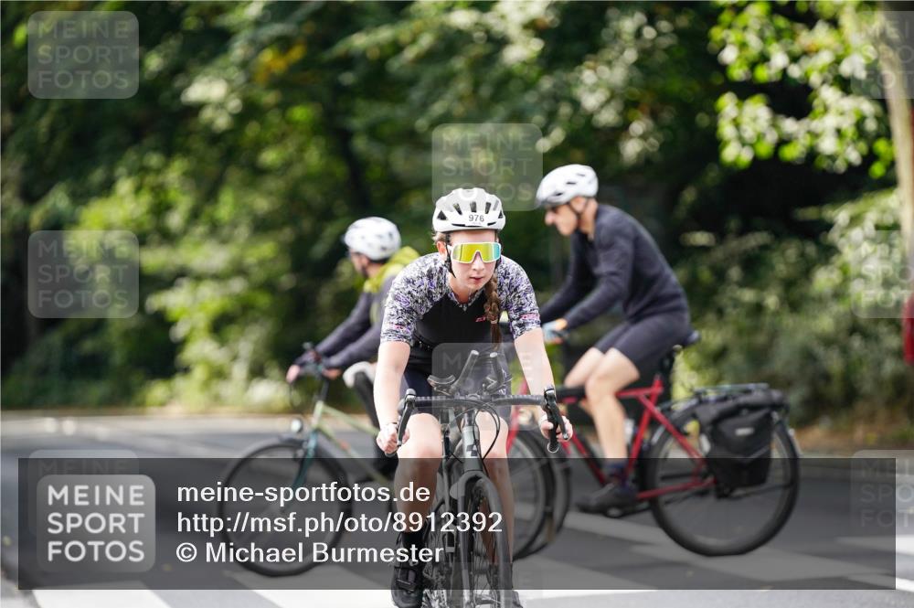 14.09.2025 - Stadtparktriathlon Michael Burmester http://msf.ph/oto/8912392 14.09.2025 11:34:47 Radfahren 976, 979, 993 meine-sportfotos.de