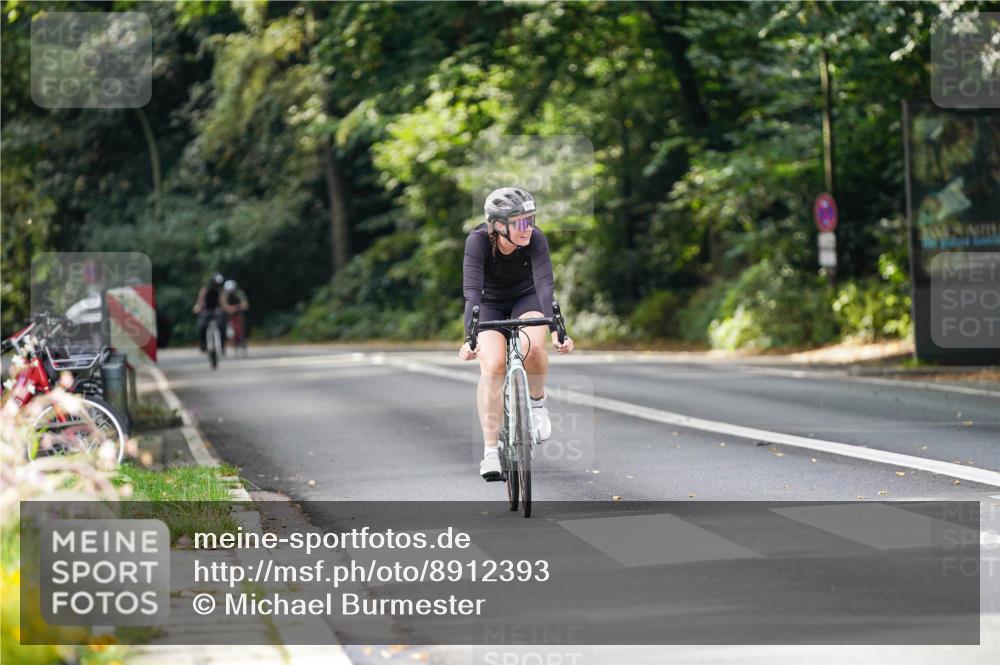 14.09.2025 - Stadtparktriathlon Michael Burmester http://msf.ph/oto/8912393 14.09.2025 11:34:51 Radfahren 976, 979 meine-sportfotos.de