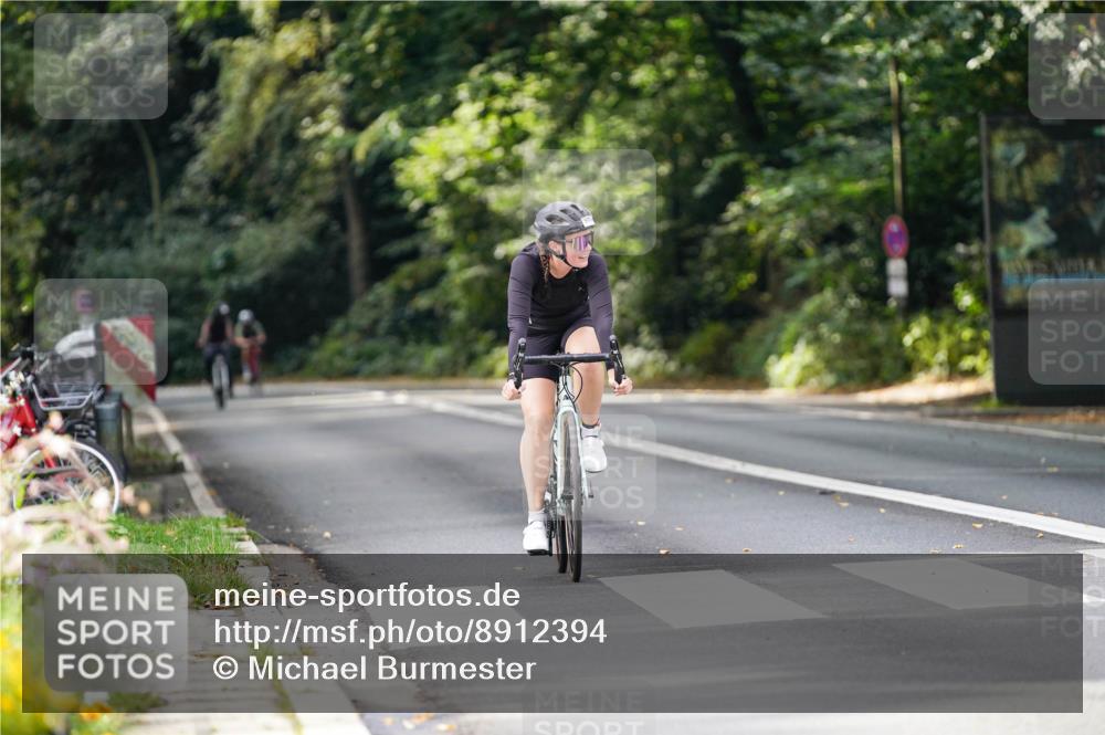 14.09.2025 - Stadtparktriathlon Michael Burmester http://msf.ph/oto/8912394 14.09.2025 11:34:51 Radfahren 976, 979 meine-sportfotos.de