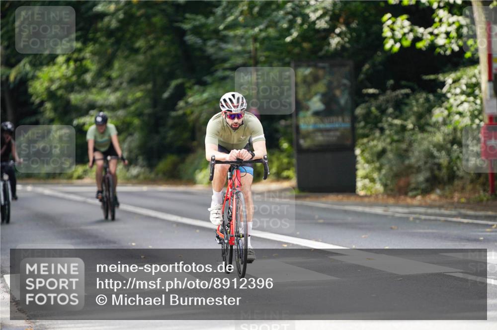 14.09.2025 - Stadtparktriathlon Michael Burmester http://msf.ph/oto/8912396 14.09.2025 11:35:00 Radfahren 924, 961, 1082 meine-sportfotos.de