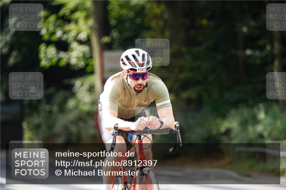 14.09.2025 - Stadtparktriathlon Michael Burmester http://msf.ph/oto/8912397 14.09.2025 11:35:01 Radfahren 924, 961, 985, 1082 meine-sportfotos.de