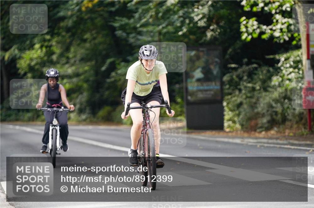 14.09.2025 - Stadtparktriathlon Michael Burmester http://msf.ph/oto/8912399 14.09.2025 11:35:03 Radfahren 924, 961, 985, 1082 meine-sportfotos.de