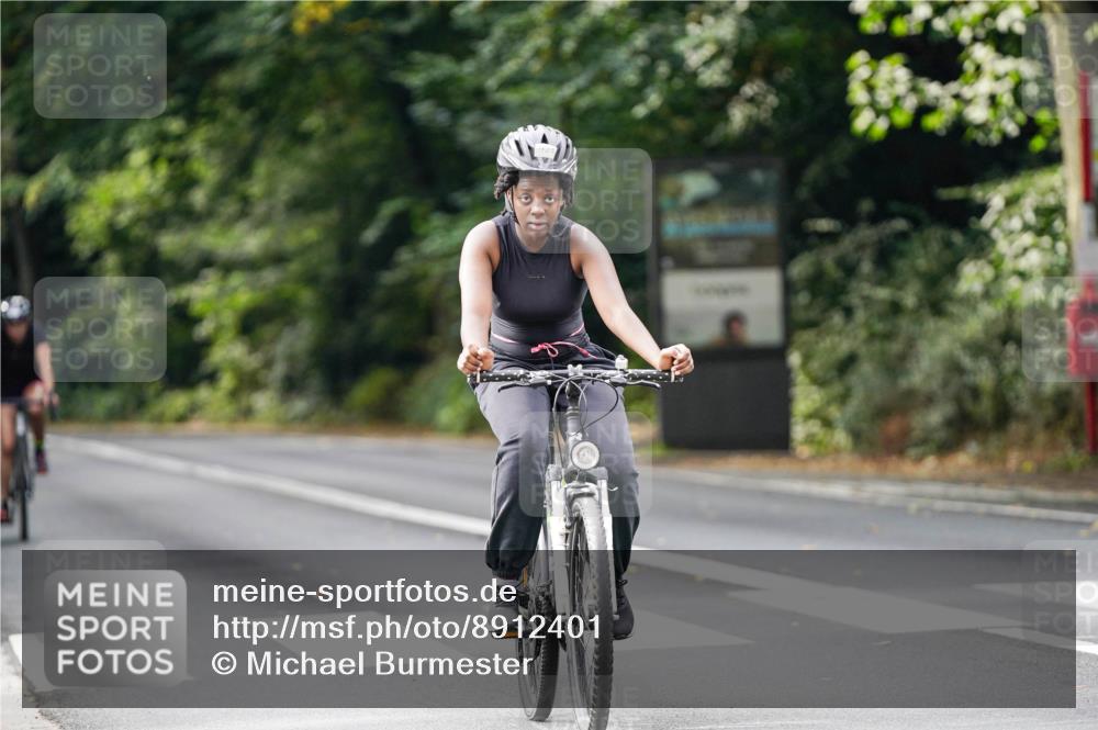 14.09.2025 - Stadtparktriathlon Michael Burmester http://msf.ph/oto/8912401 14.09.2025 11:35:05 Radfahren 924, 961, 985, 1012, 1082 meine-sportfotos.de