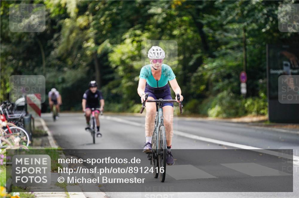 14.09.2025 - Stadtparktriathlon Michael Burmester http://msf.ph/oto/8912416 14.09.2025 11:35:24 Radfahren 931, 947, 990, 1041 meine-sportfotos.de