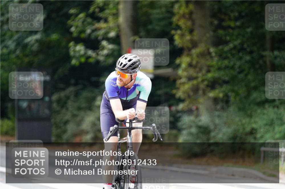 14.09.2025 - Stadtparktriathlon Michael Burmester http://msf.ph/oto/8912433 14.09.2025 11:35:54 Radfahren 837, 996, 1076, 1113 meine-sportfotos.de