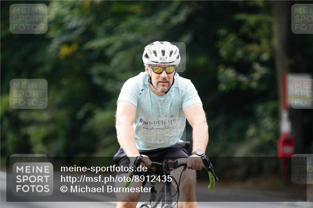 14.09.2025 - Stadtparktriathlon Michael Burmester http://msf.ph/oto/8912435 14.09.2025 11:35:55 Radfahren 837, 996, 1076, 1092, 1113 meine-sportfotos.de