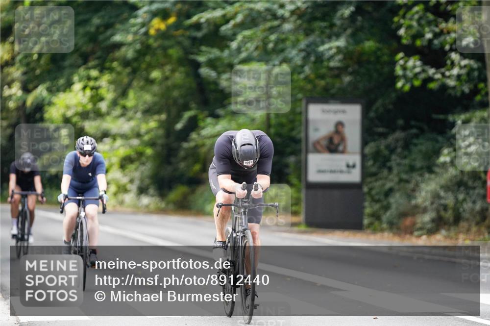 14.09.2025 - Stadtparktriathlon Michael Burmester http://msf.ph/oto/8912440 14.09.2025 11:36:03 Radfahren 925, 944, 1009, 1092, 1113 meine-sportfotos.de