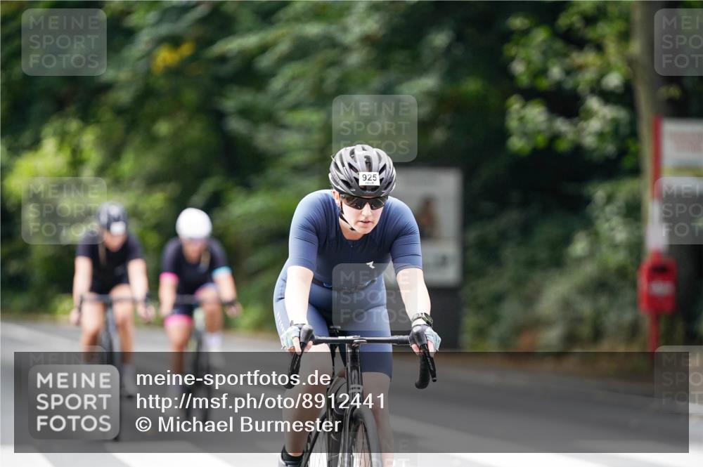 14.09.2025 - Stadtparktriathlon Michael Burmester http://msf.ph/oto/8912441 14.09.2025 11:36:04 Radfahren 925, 944, 1009, 1092, 1113 meine-sportfotos.de