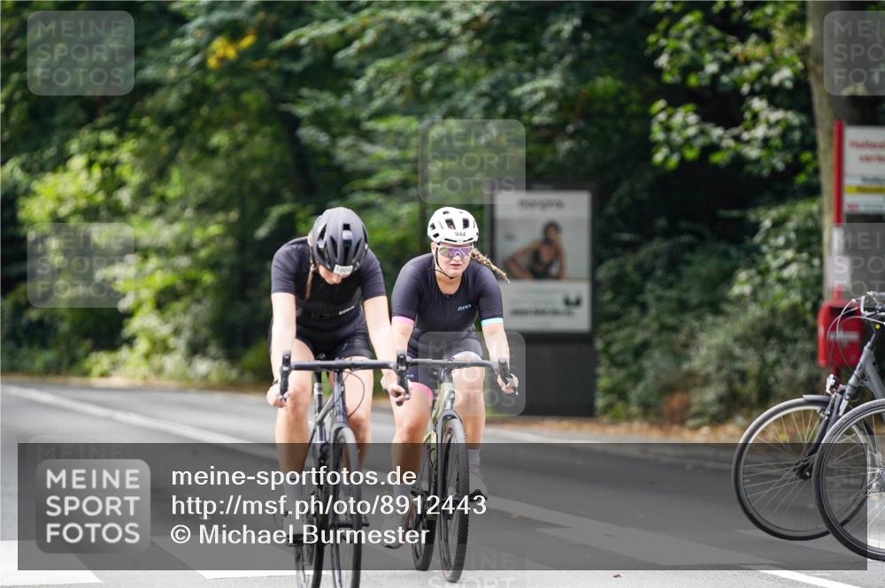 14.09.2025 - Stadtparktriathlon Michael Burmester http://msf.ph/oto/8912443 14.09.2025 11:36:05 Radfahren 925, 944, 1009, 1092, 1113 meine-sportfotos.de