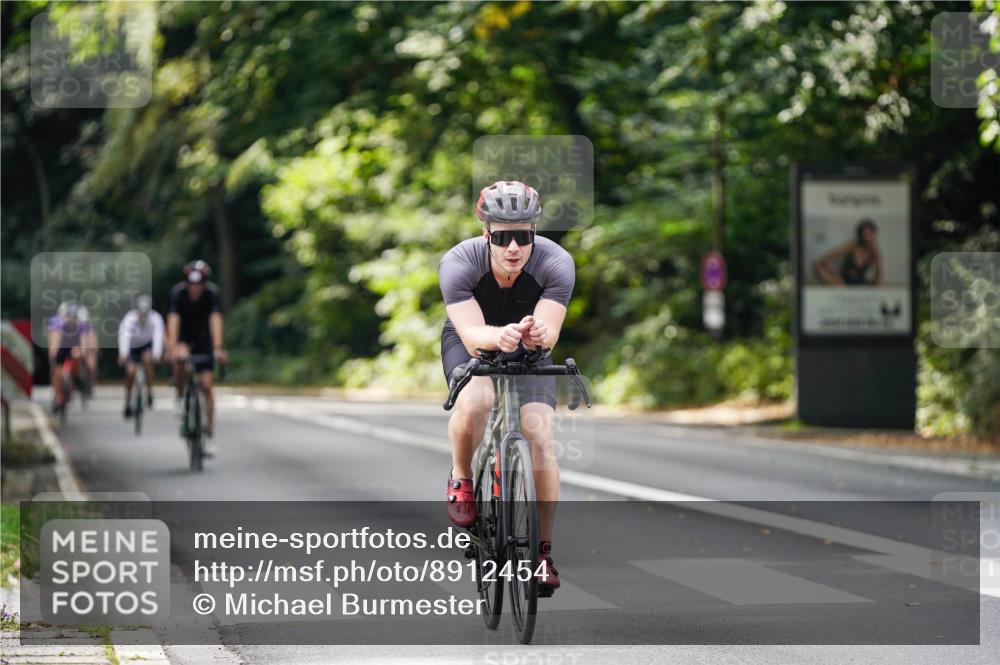 14.09.2025 - Stadtparktriathlon Michael Burmester http://msf.ph/oto/8912454 14.09.2025 11:36:35 Radfahren 989, 1018, 1101, 1109, 1112, 1115 meine-sportfotos.de