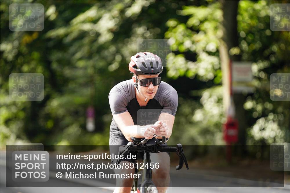 14.09.2025 - Stadtparktriathlon Michael Burmester http://msf.ph/oto/8912456 14.09.2025 11:36:36 Radfahren 938, 989, 1018, 1101, 1109, 1112, 1115 meine-sportfotos.de