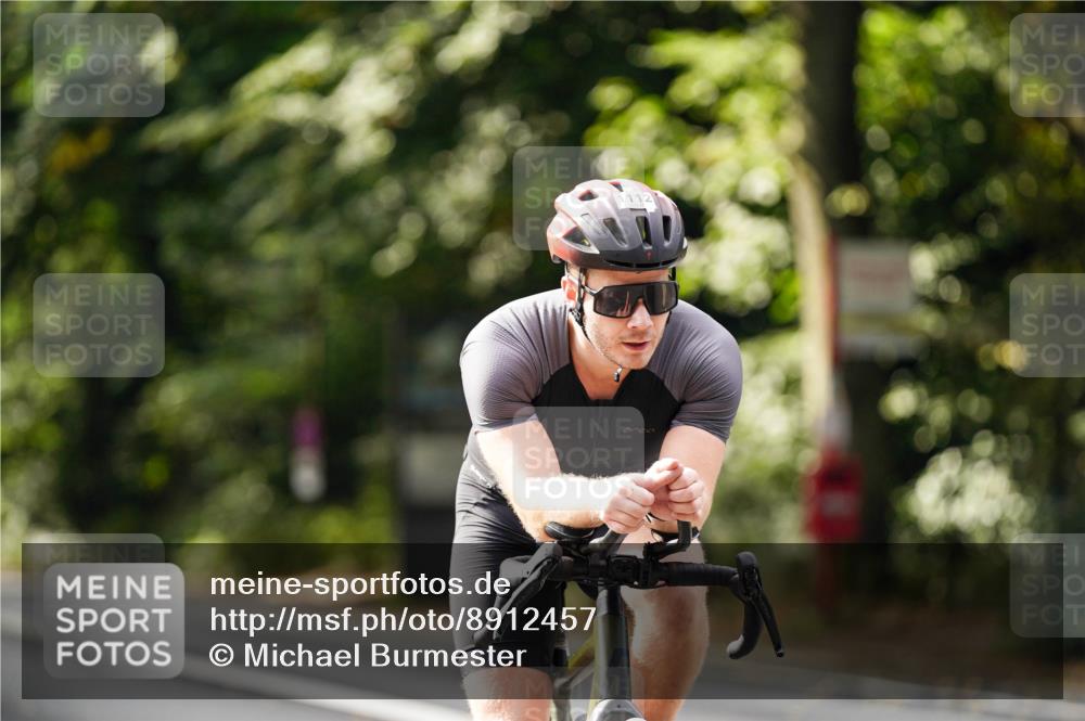 14.09.2025 - Stadtparktriathlon Michael Burmester http://msf.ph/oto/8912457 14.09.2025 11:36:36 Radfahren 938, 989, 1018, 1101, 1109, 1112, 1115 meine-sportfotos.de