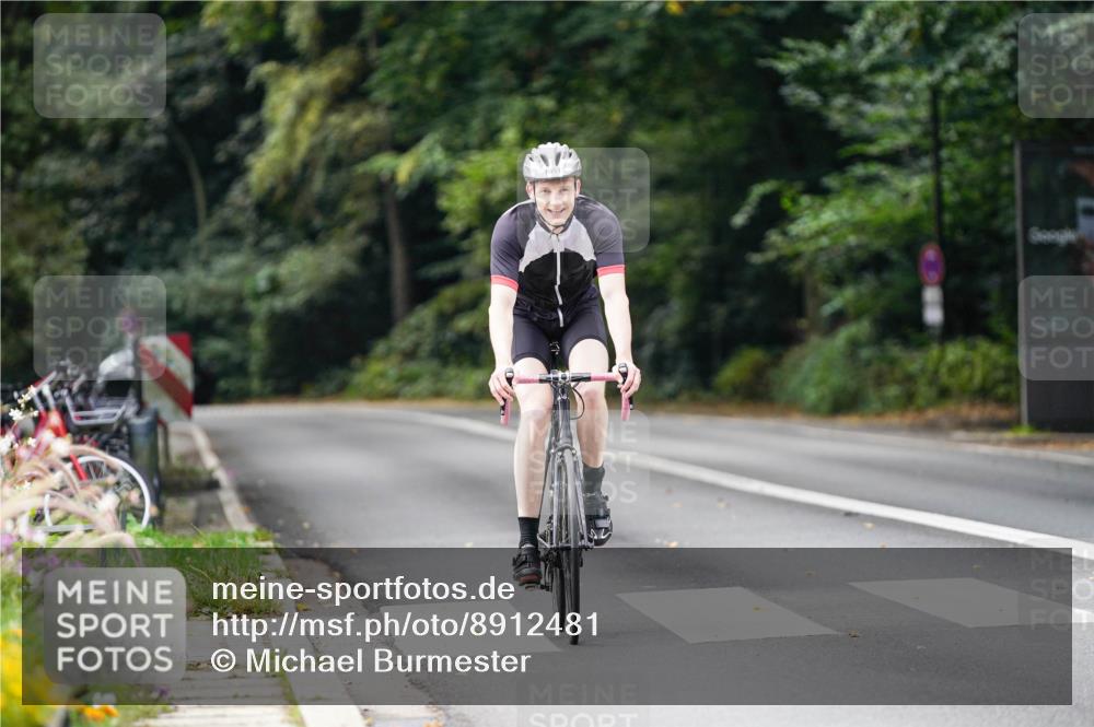 14.09.2025 - Stadtparktriathlon Michael Burmester http://msf.ph/oto/8912481 14.09.2025 11:37:17 Radfahren 1051 meine-sportfotos.de