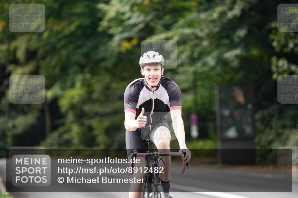 14.09.2025 - Stadtparktriathlon Michael Burmester http://msf.ph/oto/8912482 14.09.2025 11:37:17 Radfahren 1051 meine-sportfotos.de