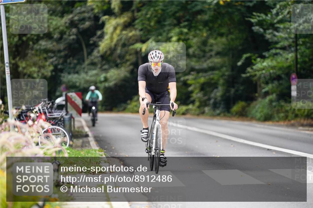 14.09.2025 - Stadtparktriathlon Michael Burmester http://msf.ph/oto/8912486 14.09.2025 11:37:29 Radfahren 1040 meine-sportfotos.de
