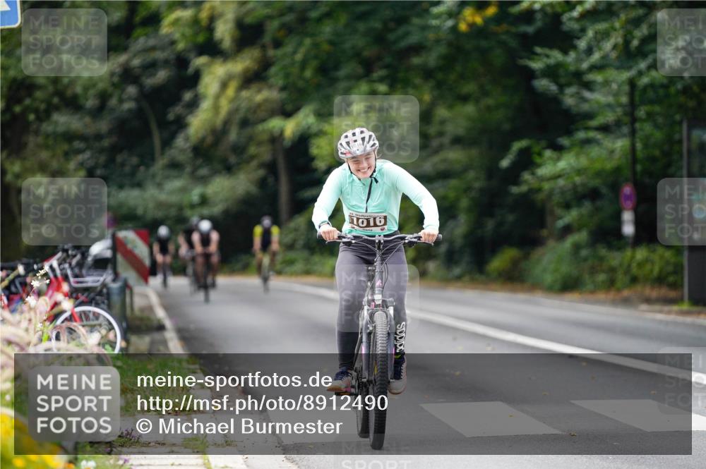 14.09.2025 - Stadtparktriathlon Michael Burmester http://msf.ph/oto/8912490 14.09.2025 11:37:36 Radfahren 1016, 1054, 1107 meine-sportfotos.de