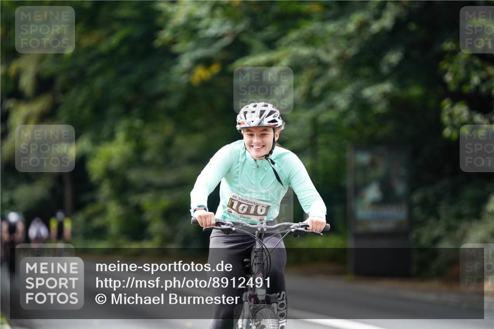 14.09.2025 - Stadtparktriathlon Michael Burmester http://msf.ph/oto/8912491 14.09.2025 11:37:37 Radfahren 1016, 1039, 1043, 1054, 1107 meine-sportfotos.de